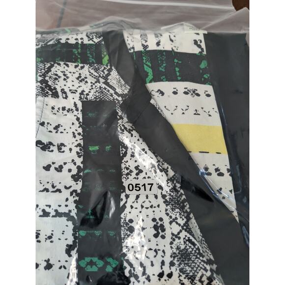 Kenneth Cole Satin Blouse M‎ Yellow Green Abstract V Neck Sleeveless Hi Low Hem - Picture 9 of 9